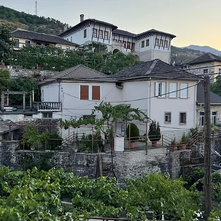 民宿 The Stone Arch Gjirokastër